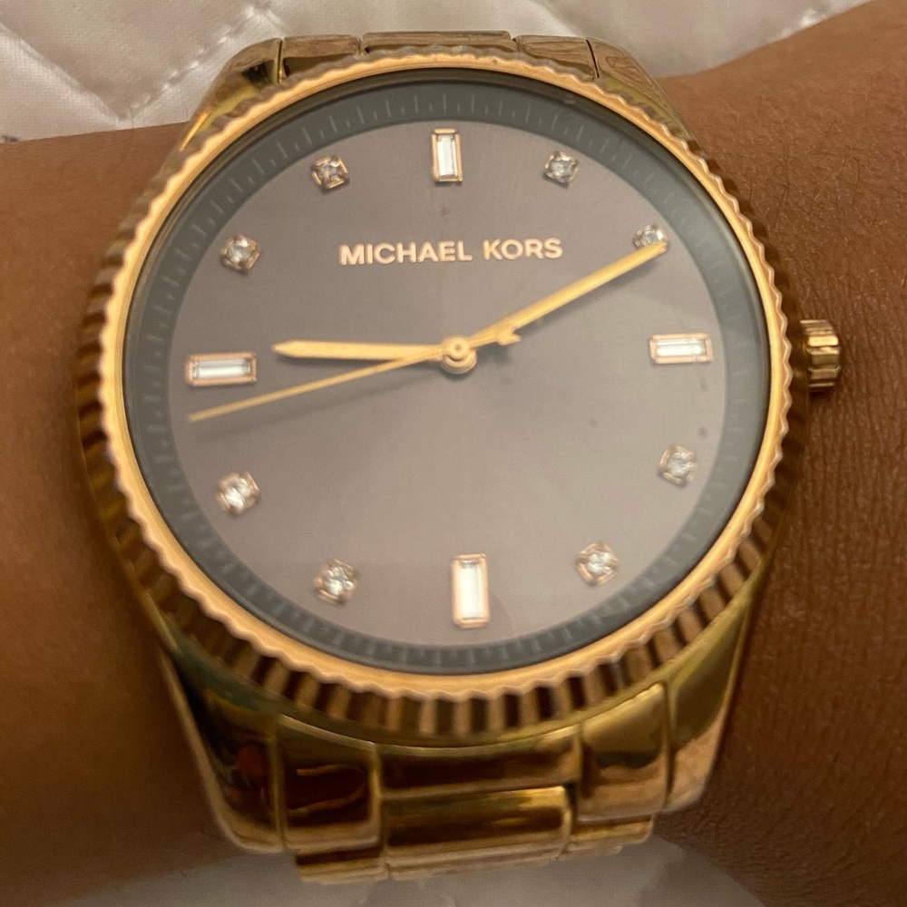 💛♠️ Gold Michael Kors black faced watch 💛♠️